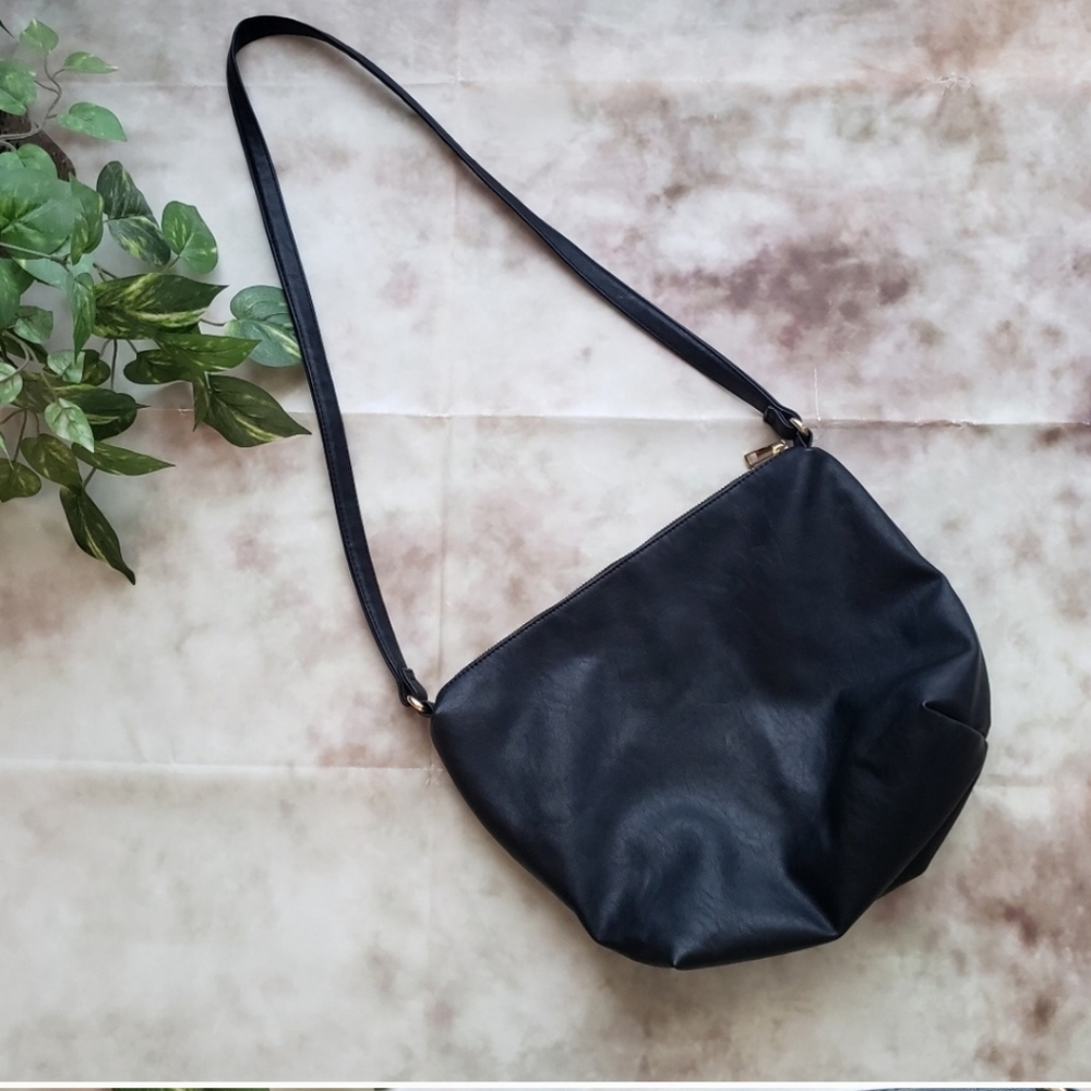 SALE Forever 21  shoulder/cross body bag classic black